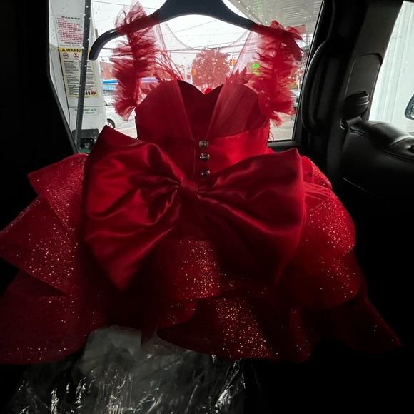 Christmas dress size 3 months worn for an hour bought for 250 selling for 200